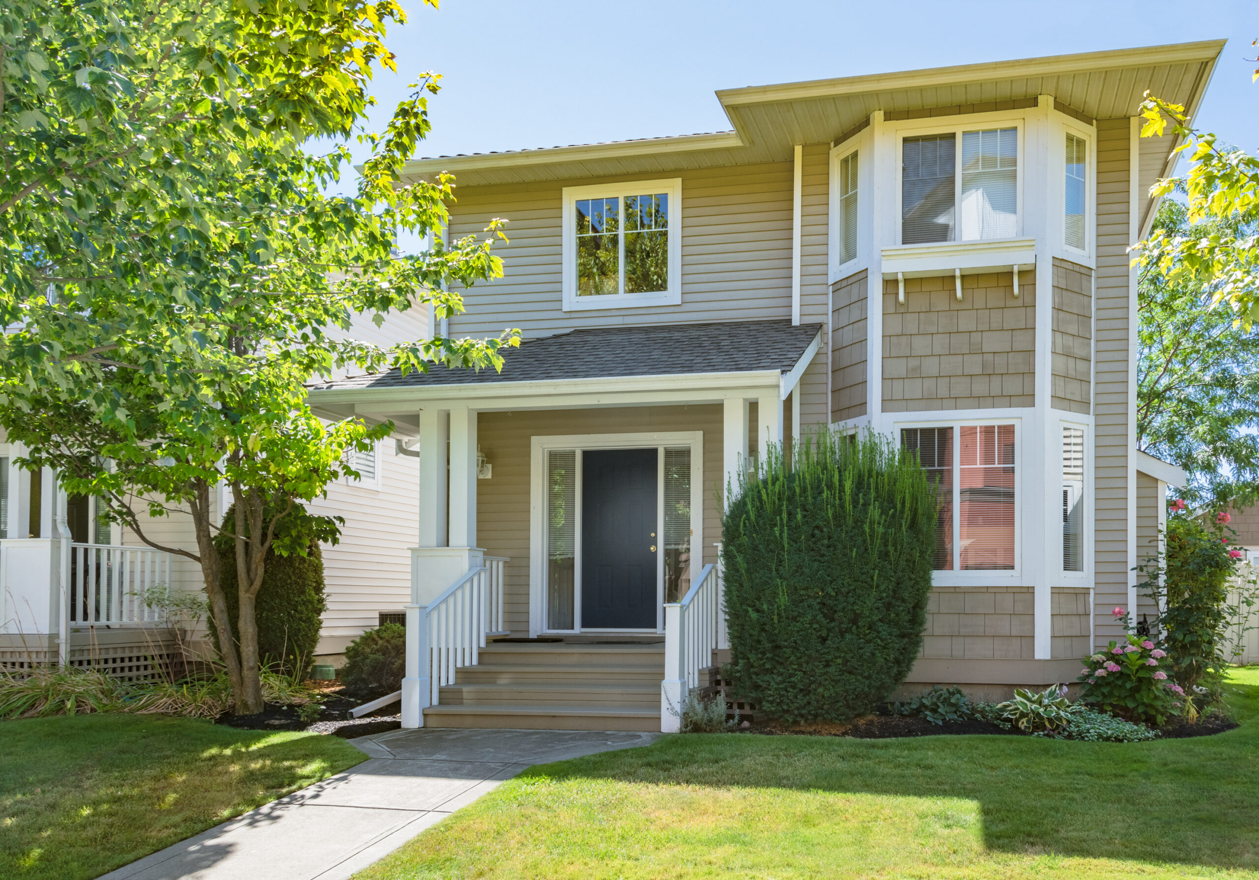 Residential home with fresh vinyl siding in Battle Ground, Indiana